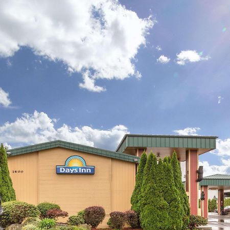 Days Inn By Wyndham Black Bear Salem Buitenkant foto