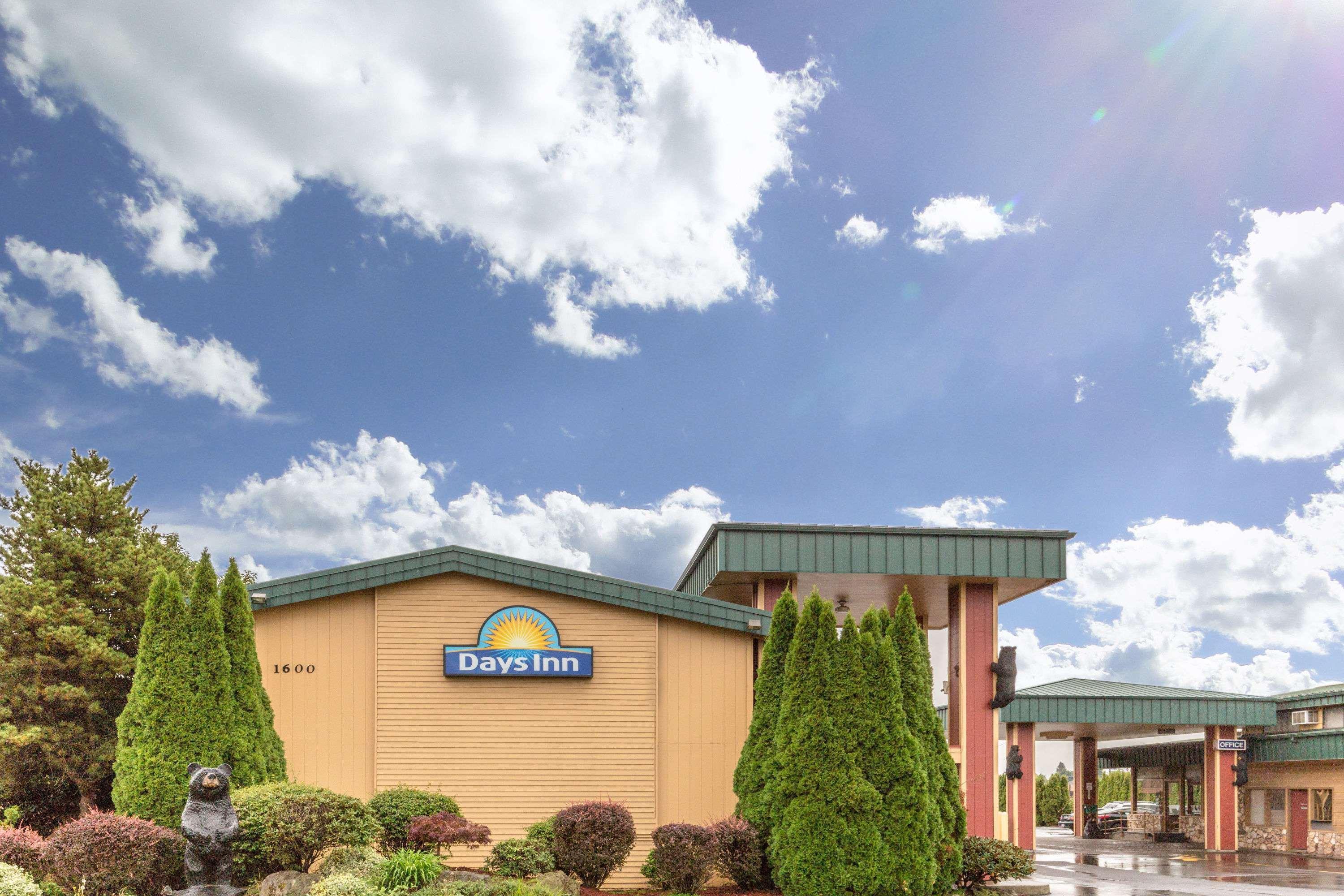 Days Inn By Wyndham Black Bear Salem Buitenkant foto