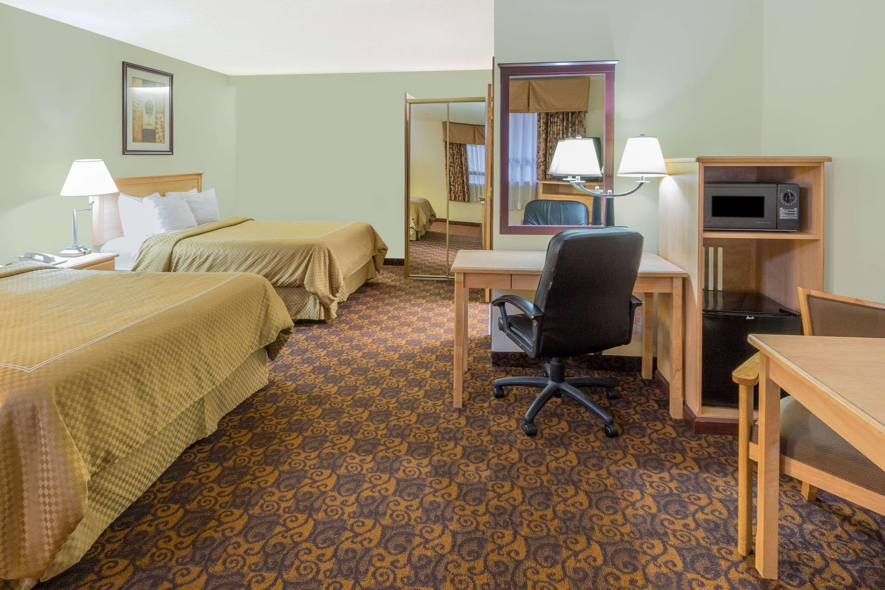 Days Inn By Wyndham Black Bear Salem Buitenkant foto