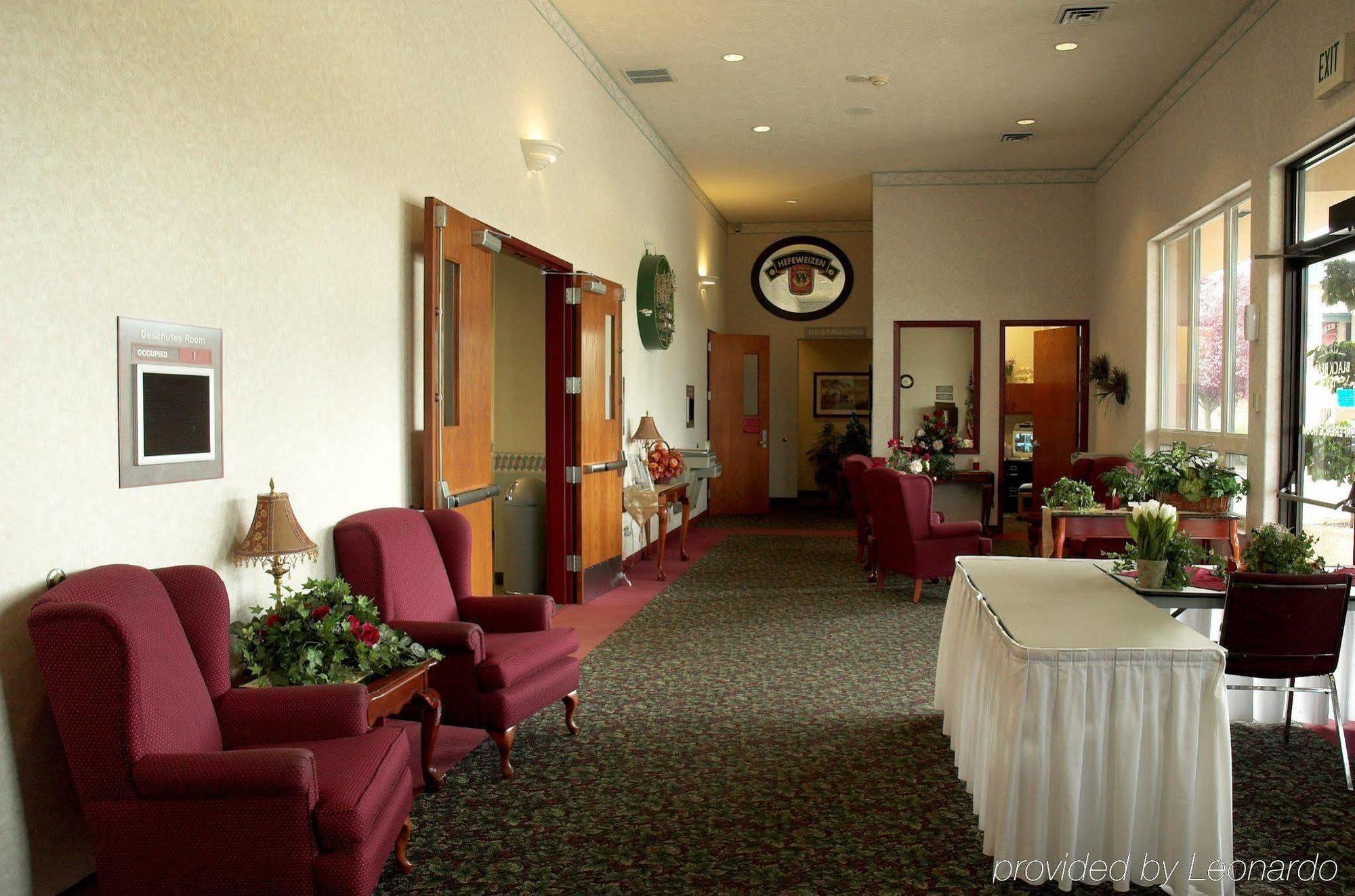 Days Inn By Wyndham Black Bear Salem Interieur foto